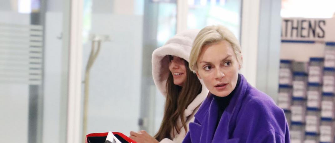 Ηλιάνα Παπαγεωργίου και Ελενα Χριστοπούλου στο αεροδρόμιο της Αθήνας