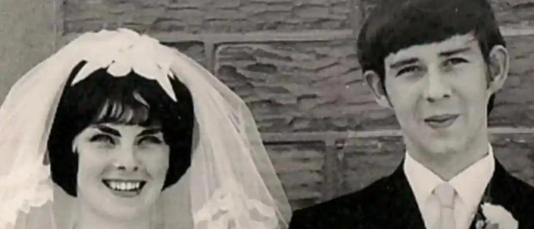 Ντέιβιντ και Τζάνις Χάντερ την ημέρα του γάμου τους