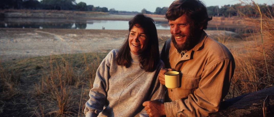 Η Delia Owens με τον σύζυγό της στη Ζάμπια
