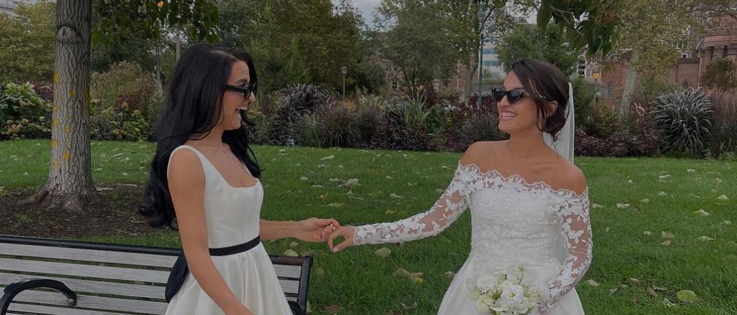 Τρελό κράξιμο σε γυναίκα που έβαλε λευκό φόρεμα στον γάμο της αδερφής της 