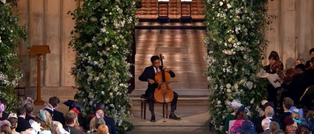 Ποιος είναι ο 19χρονος έγχρωμος τσελίστας που μάγεψε με τη μουσική του στον γάμο Χάρι-Μέγκαν | 0 bovary.gr