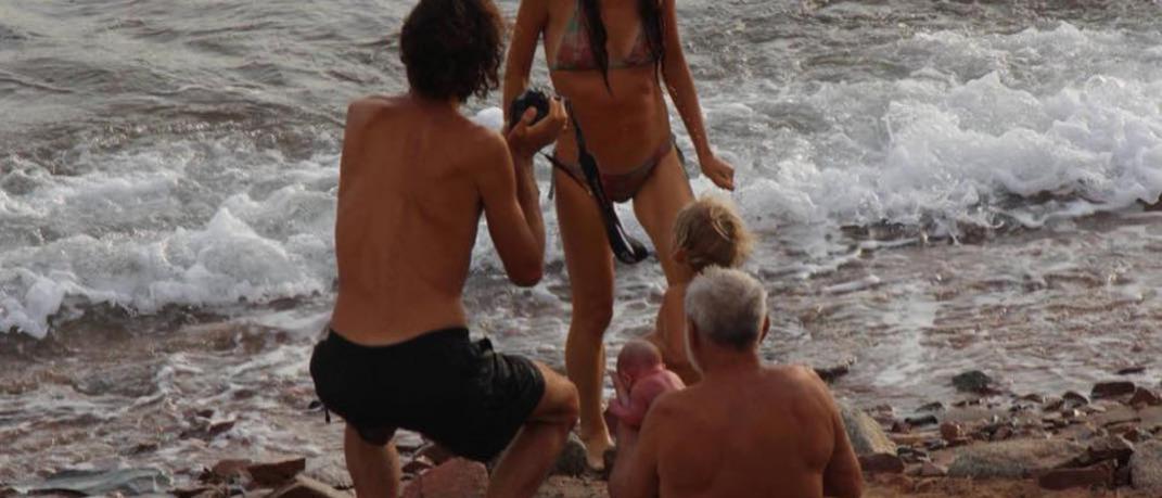 Η συγκλονιστική στιγμή που μια τουρίστρια γεννάει μέσα στην Ερυθρά Θάλασσα | 0 bovary.gr