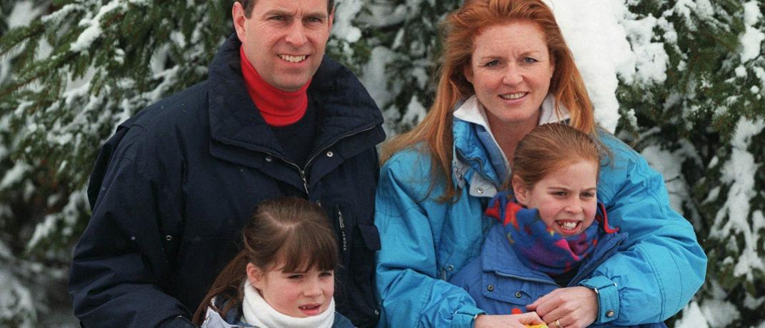 O πρίγκιπας Ανδρέας, η Σάρα Φέργκιουσον και οι δύο κόρες τους, 1999/ Φωτογραφία: AP Images 