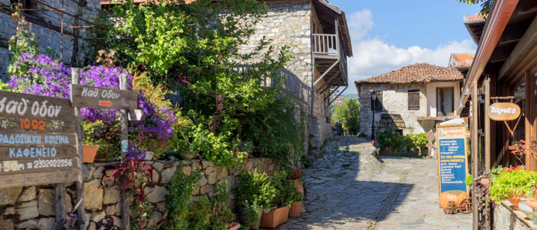 To ελληνικό χωριό που δεν έχει αγγίξει ο χρόνος, έχει την πιο ωραία θέα στην Ελλάδα | 0 bovary.gr