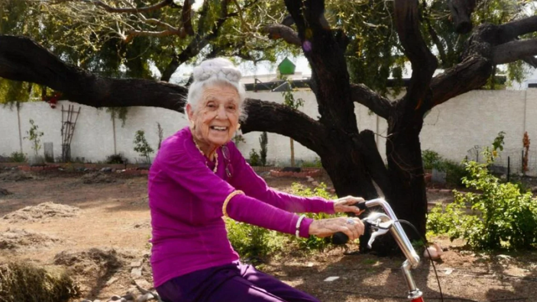 Μια 102χρονη αποκαλύπτει το μυστικό της ευτυχίας