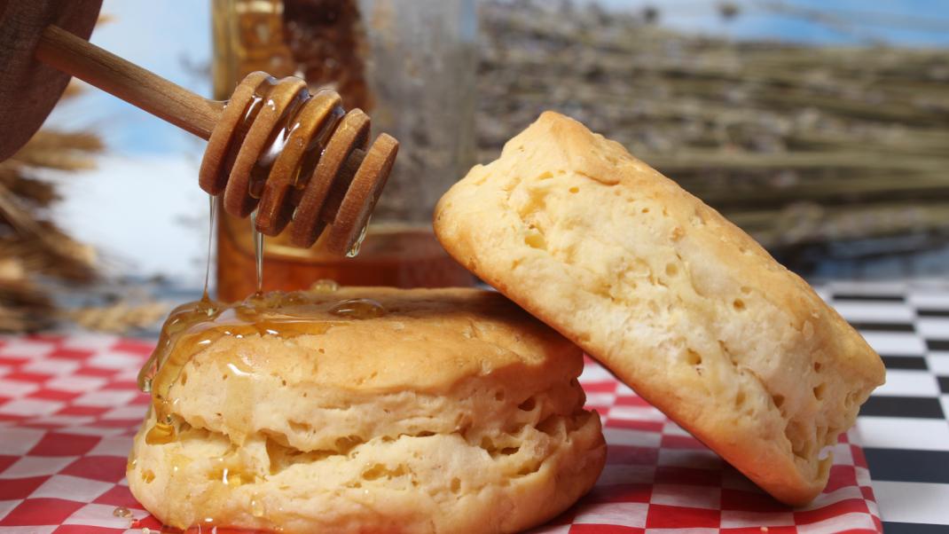 Συνταγή για νηστίσιμα μπισκότα με μέλι και κανέλα