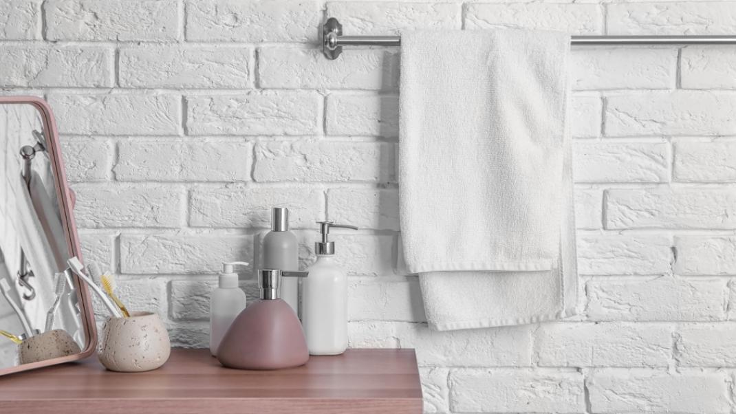 Ενα μοντέρνο και καθαρό μπάνιο, Φωτογραφία: Shutterstock/By Africa Studio