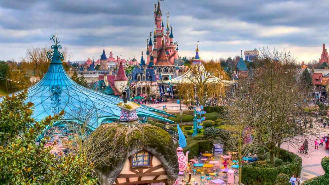 Γιατί κάθε ενήλικας πρέπει να επισκεφθεί την Disneyland  | 0 bovary.gr