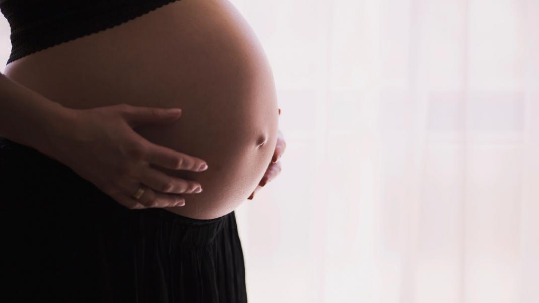 Η απίστευτη ιστορία της γυναίκας που έμεινε έγκυος 2 φορές μέσα σε 10 ημέρες | 0 bovary.gr