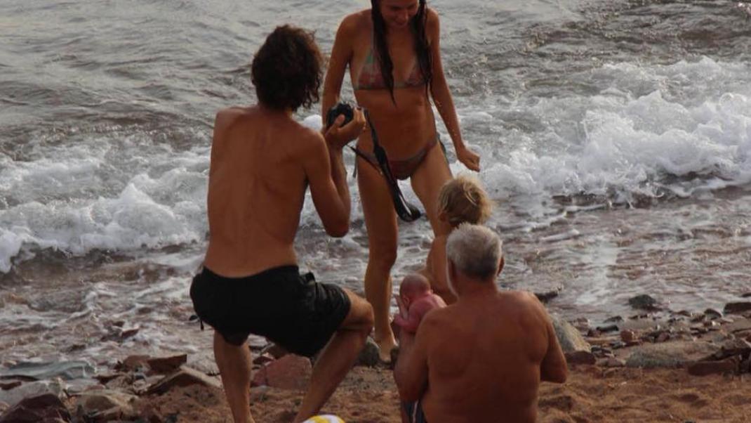 Η συγκλονιστική στιγμή που μια τουρίστρια γεννάει μέσα στην Ερυθρά Θάλασσα | 0 bovary.gr