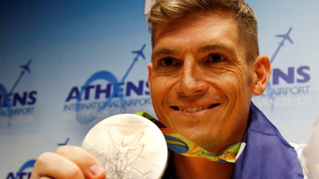 Ευτυχισμένος μπαμπάς! Ο Ολυμπιονίκης Σπύρος Γιαννιώτης βάπτισε το γιο του | 0 bovary.gr