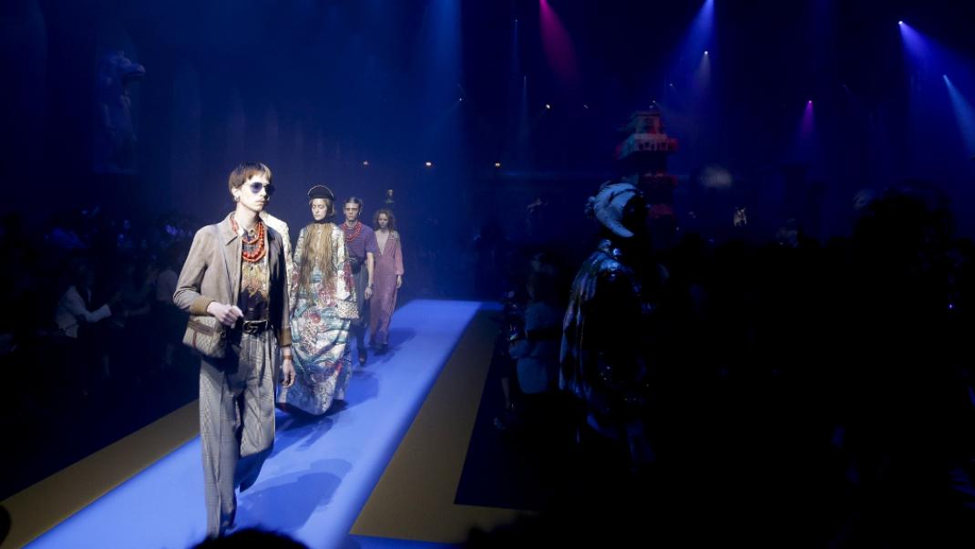 Gucci: Μυσταγωγία και άρωμα 80s στο πιο «σκοτεινό» σόου της εβδομάδας μόδας | 0 bovary.gr