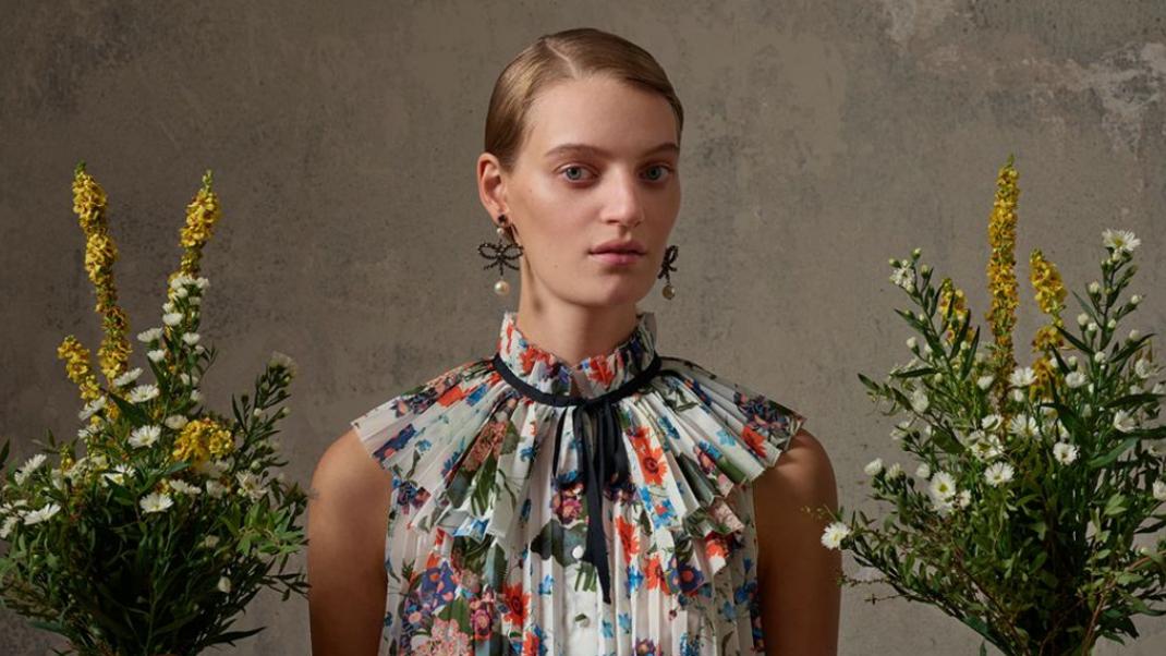 Τα ρούχα από τη νέα συλλογή της H&M σε συνεργασία με τον σχεδιαστή Erdem θα μιλήσουν σε κάθε ρομαντική ψυχή | 0 bovary.gr