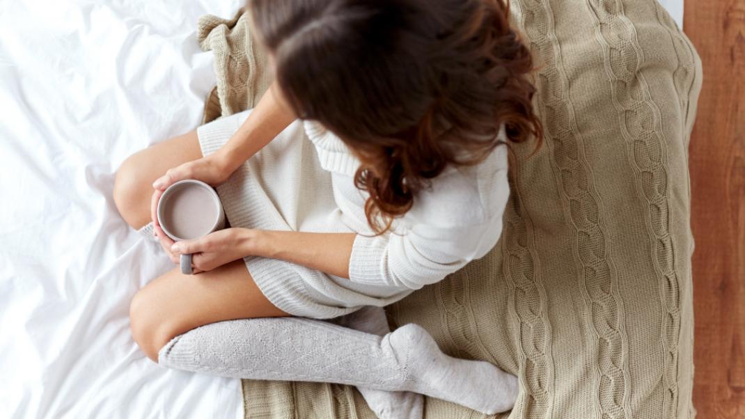 Φοράς κάλτσες στο κρεβάτι; Πώς βοηθούν για καλύτερο ύπνο και καλύτερο σεξ | 0 bovary.gr