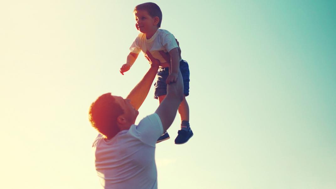 Γιατί τα παιδιά που περνούν περισσότερο χρόνο με τον πατέρα τους είναι πιο έξυπνα | 0 bovary.gr