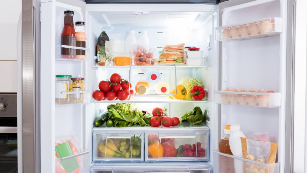 Ο πιο εύκολος τρόπος να εξαφανίσετε τις άσχημες μυρωδιές από το ψυγείο | 0 bovary.gr