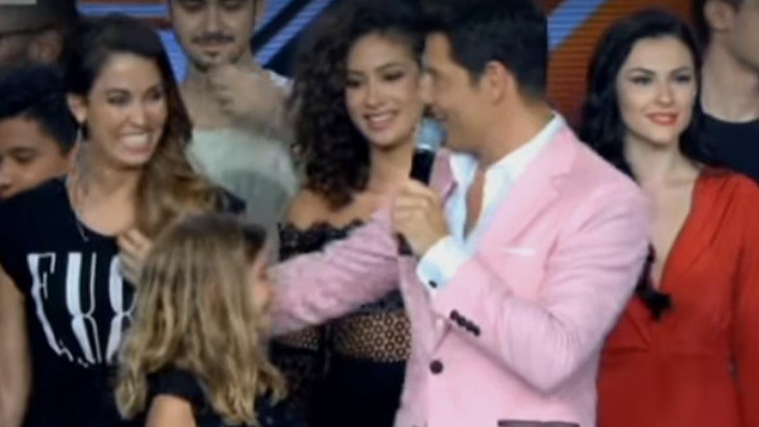 Η κόρη του Σάκη Ρουβά, Αναστασία, ανέβηκε στη σκηνή του X- Factor μαζί με τον πατέρα της | 0 bovary.gr