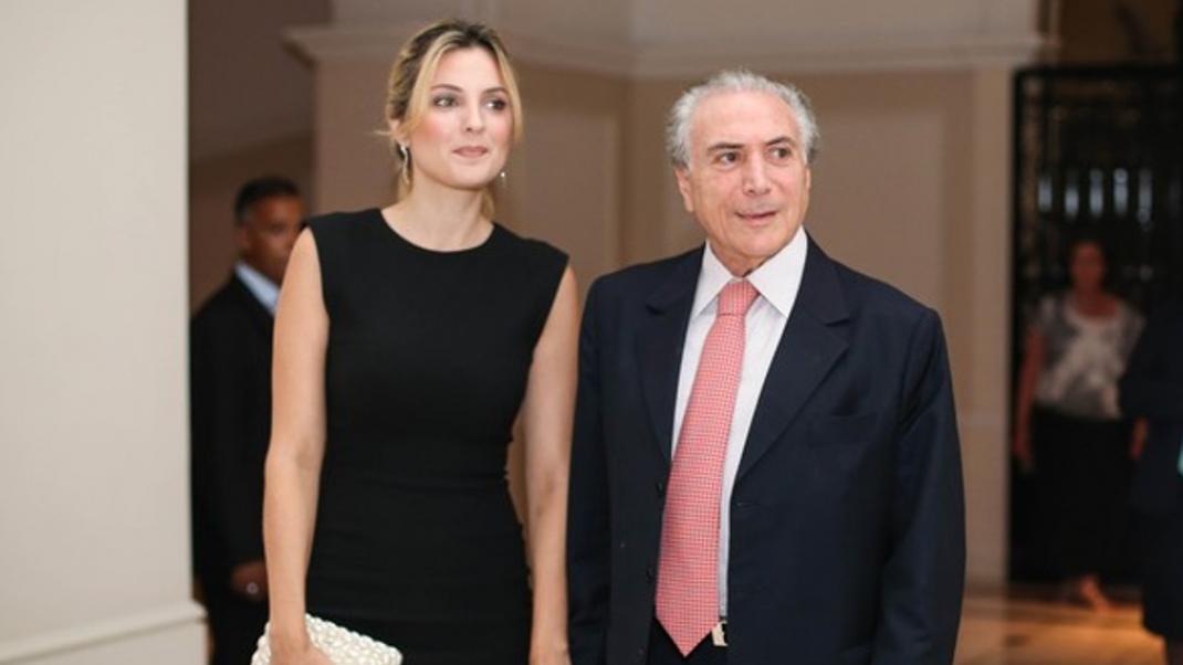 Αυτή η προκλητική καλλονή θα είναι τώρα η Πρώτη Κυρία της Βραζιλίας | 0 bovary.gr