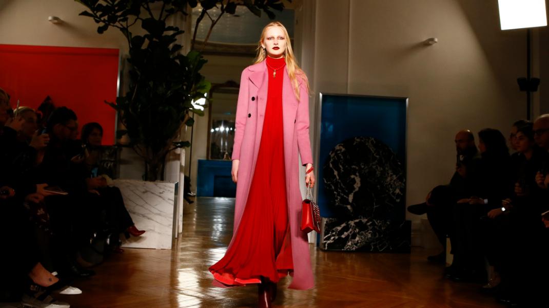 Παρίσι: Φόρα κάτι κόκκινο τον επόμενο χειμώνα, λέει ο Valentino  | 0 bovary.gr