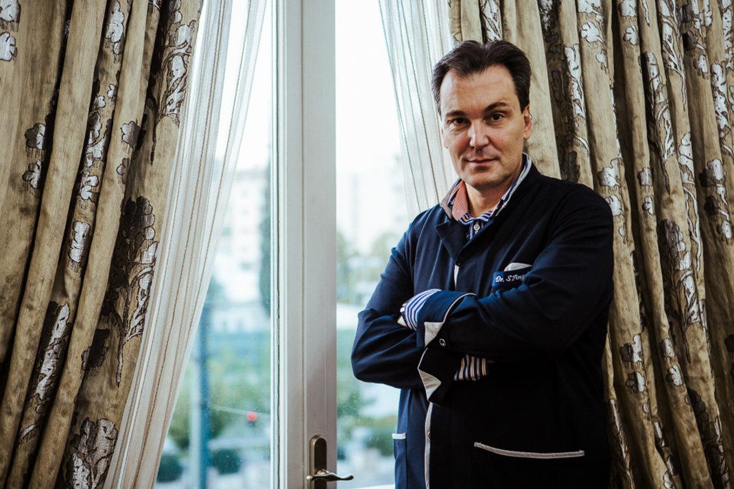 Ο δερματολόγος Στέλιος Αγγελίδης. Φωτογραφία: Bovary/Πάνος Μάλλιαρης