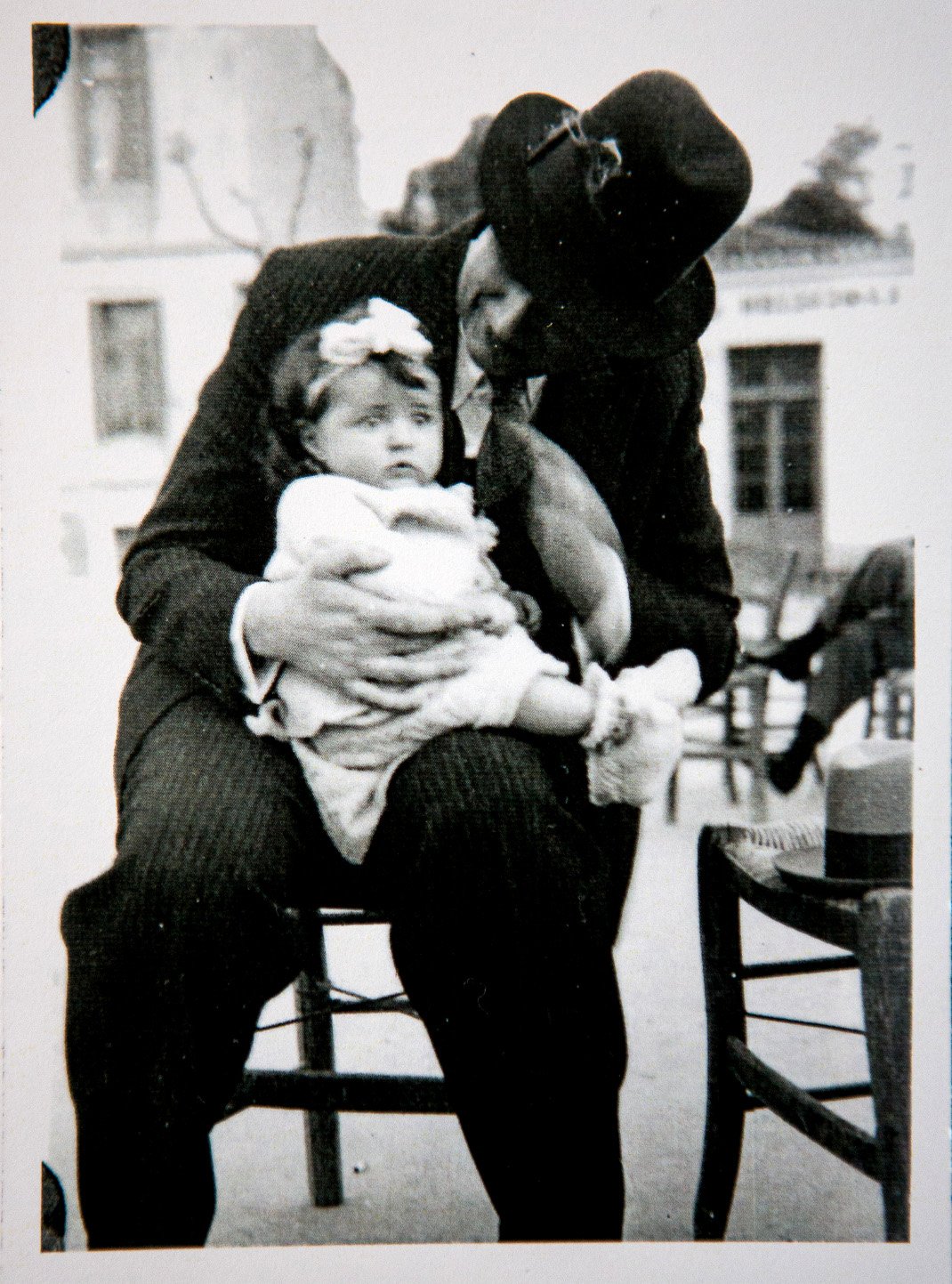 O Μ. Καραγάτσης με την κόρη του Μαρίνα -Από το αρχείο της Μαρίνας Καραγάτση