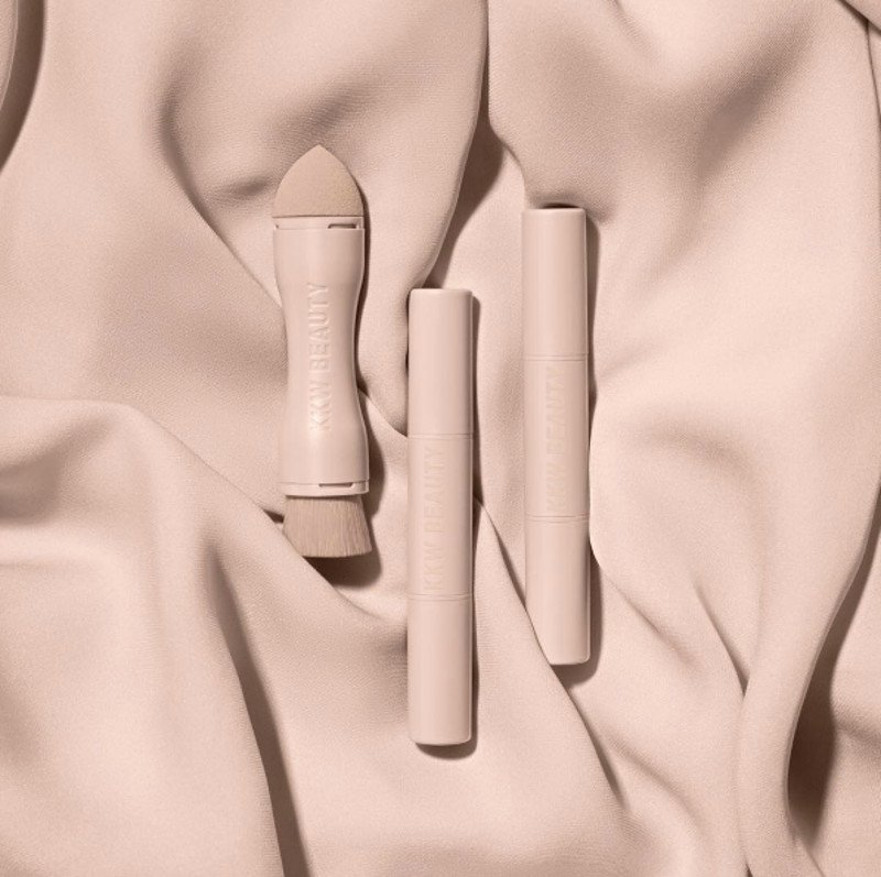 dual-ended contour stick / dual-ended highlighter /dual-ended blending brush & sponge από το Crème Contour and Highlight Kits