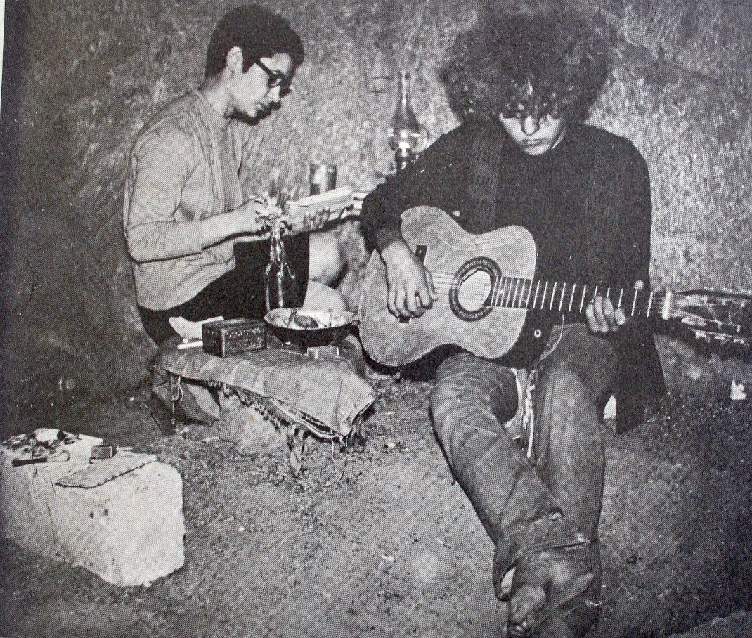 Ζευγάρι σε σπηλιά των Ματάλων. Άνοιξη 1970