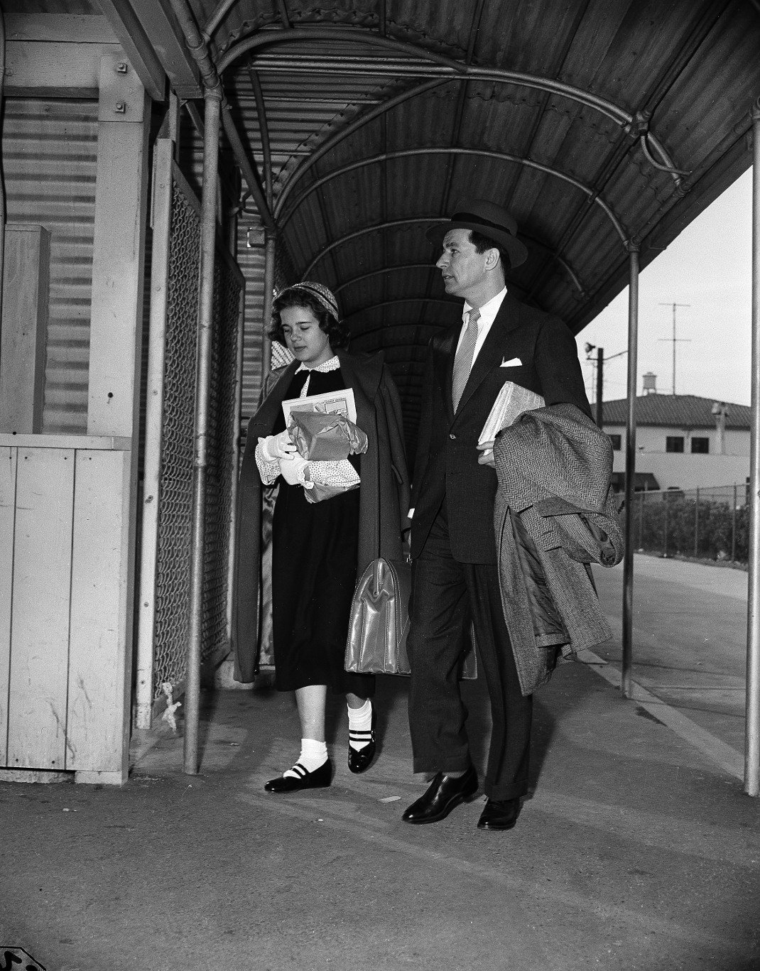 H Sally με τον Εισαγγελέα του Κάμντεν (1950) - Φωτογραφία AP