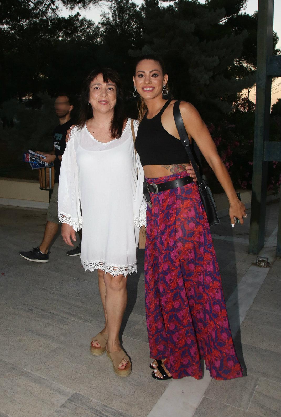 H Ευρυδίκη Βαλαβάνη με την μητέρα της/ NDP Photo Agency