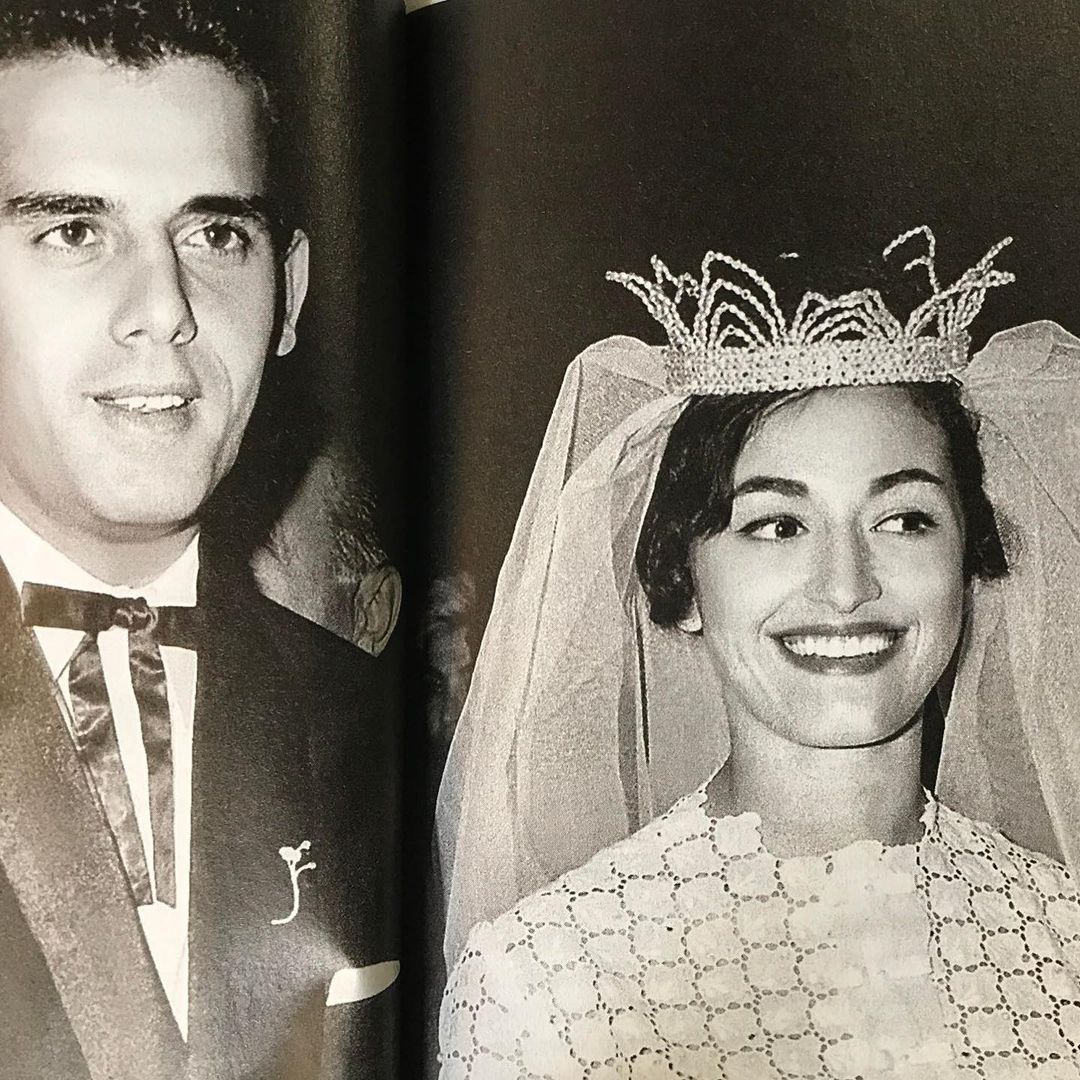 H 20χρονη Μάρθα Καραγιάννη ντυμένη νύφη στον γάμο της με τον Μίμη Στεφανάκο