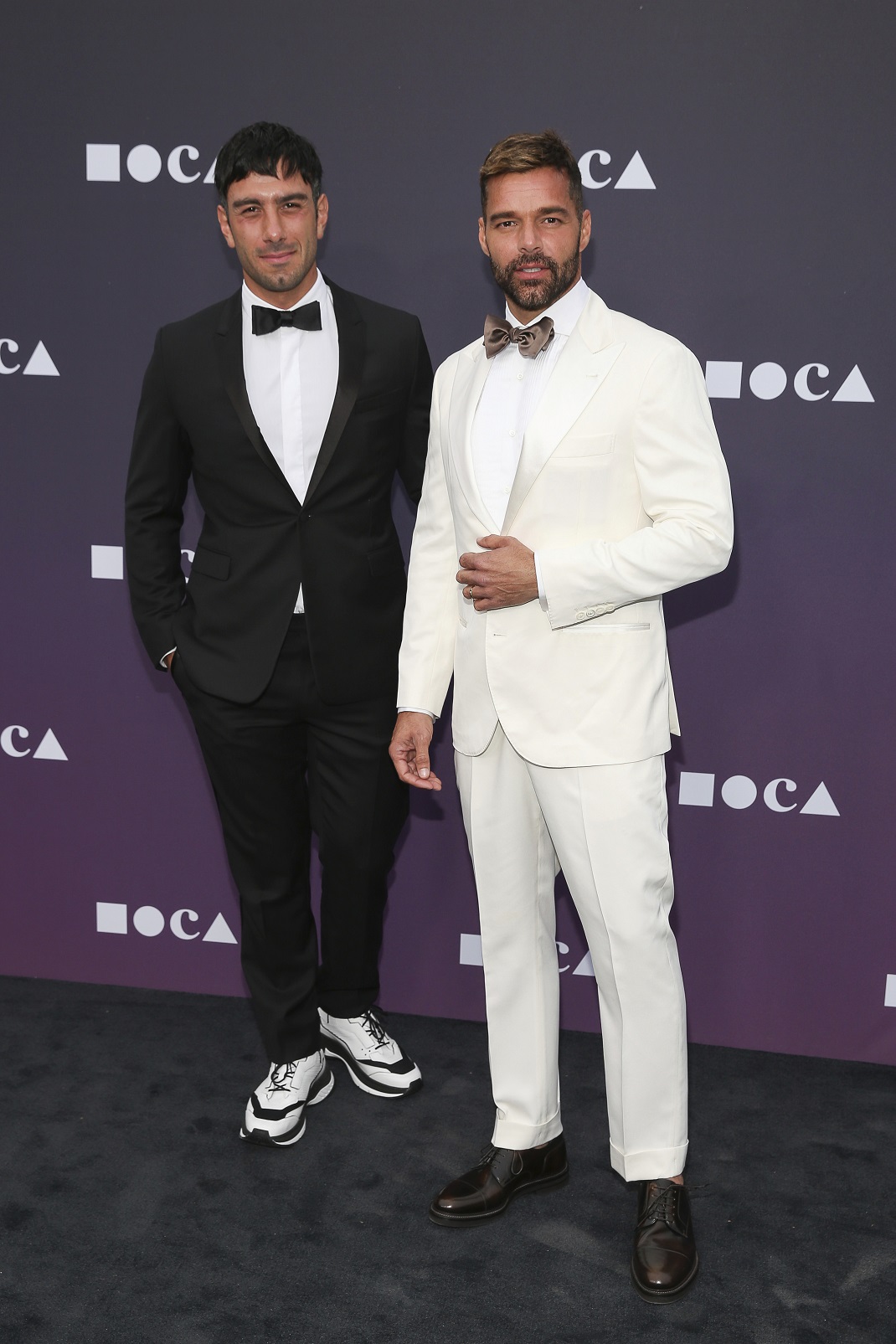 Jwan Yosef και Ricky Martin στο κόκκινο χαλί με κοστούμι