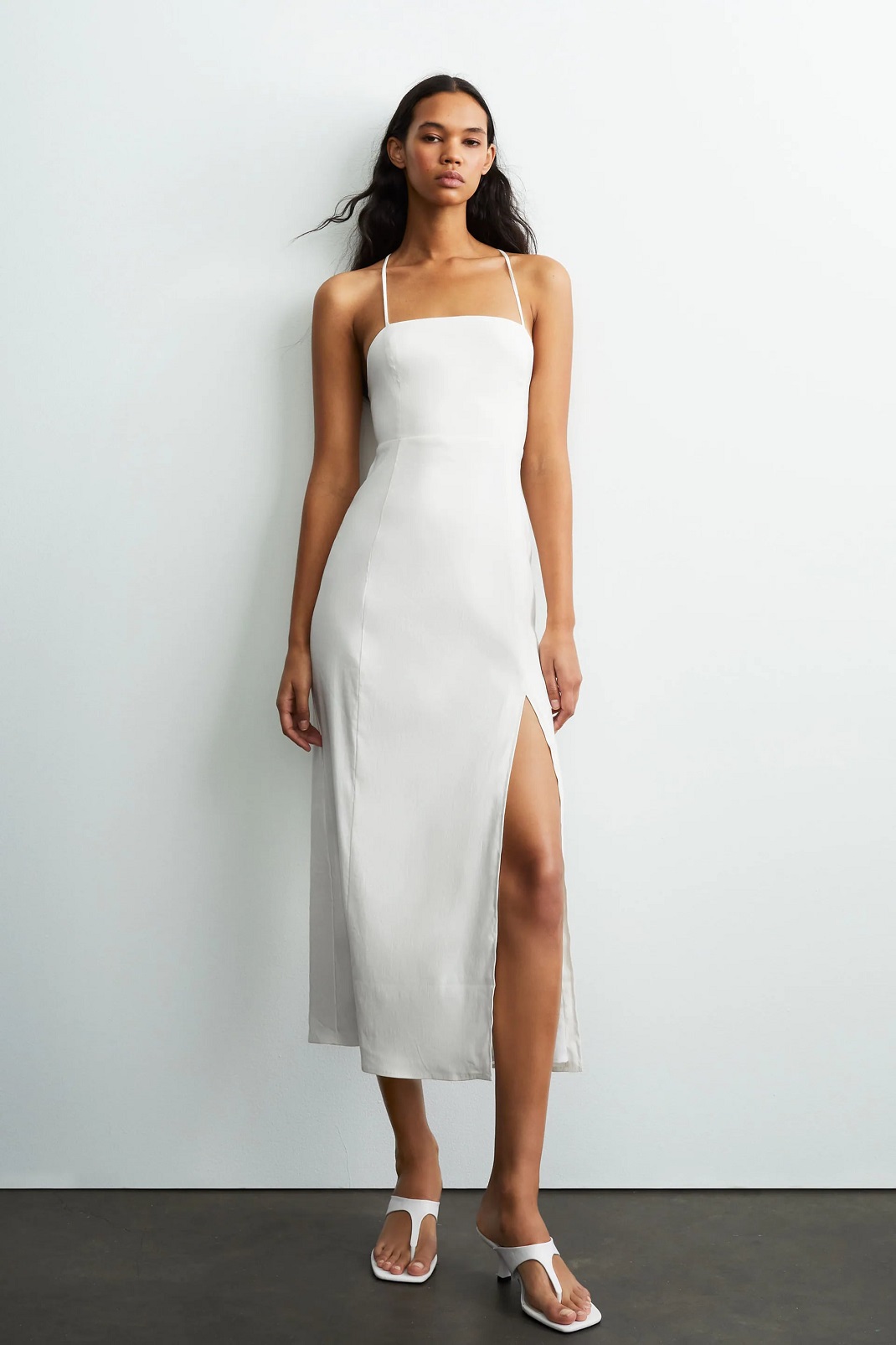 λευκό λινό φόρεμα από τα Zara
