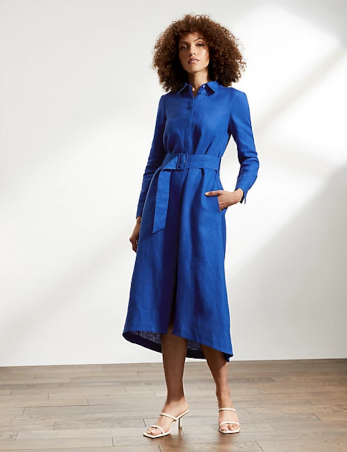 Η Ελένη Μενεγάκη με αέρινο shirt-dress από τα Marks and Spencer 