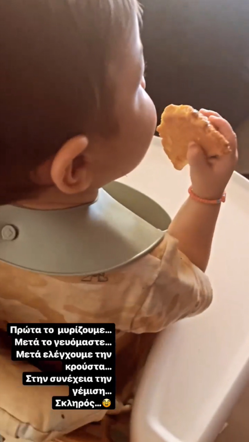 Ο Ακης Πετρετζίκης μαγειρεύει στην κουζίνα με τον γιο του και το Instagram «λιώνει»