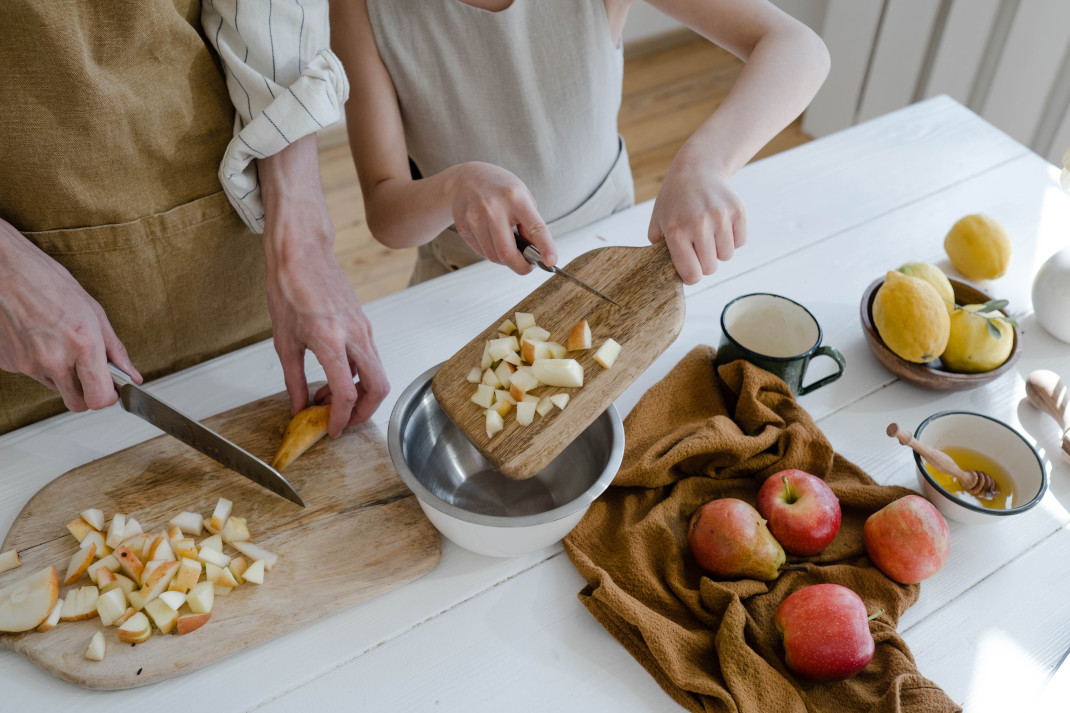 Συνταγή για vegan μηλόπιτα με μόλις 3 υλικά 