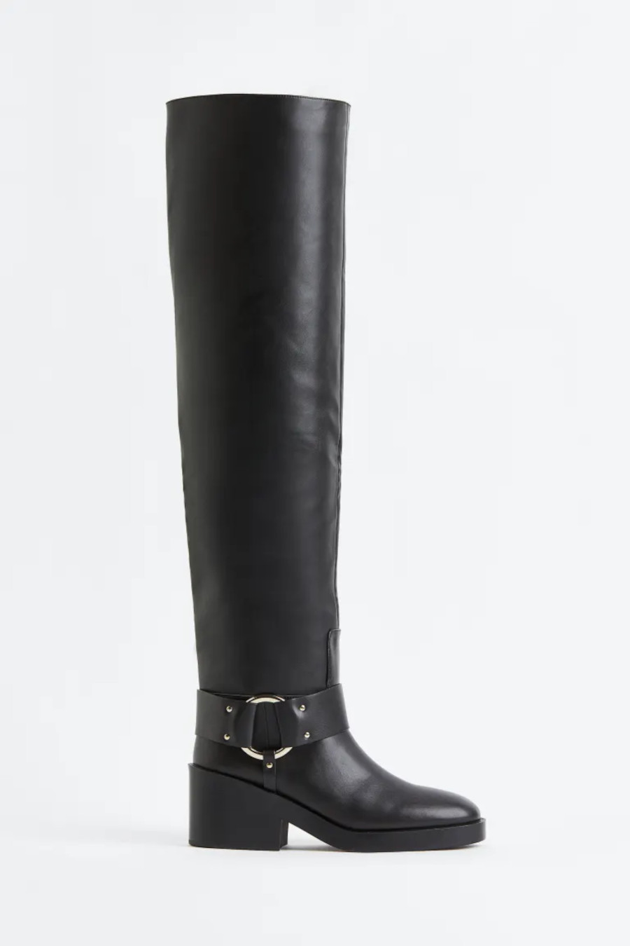 H Νικολέττα Ράλλη με over the knee μπότες και κρουαζέ φόρεμα από τα H&M