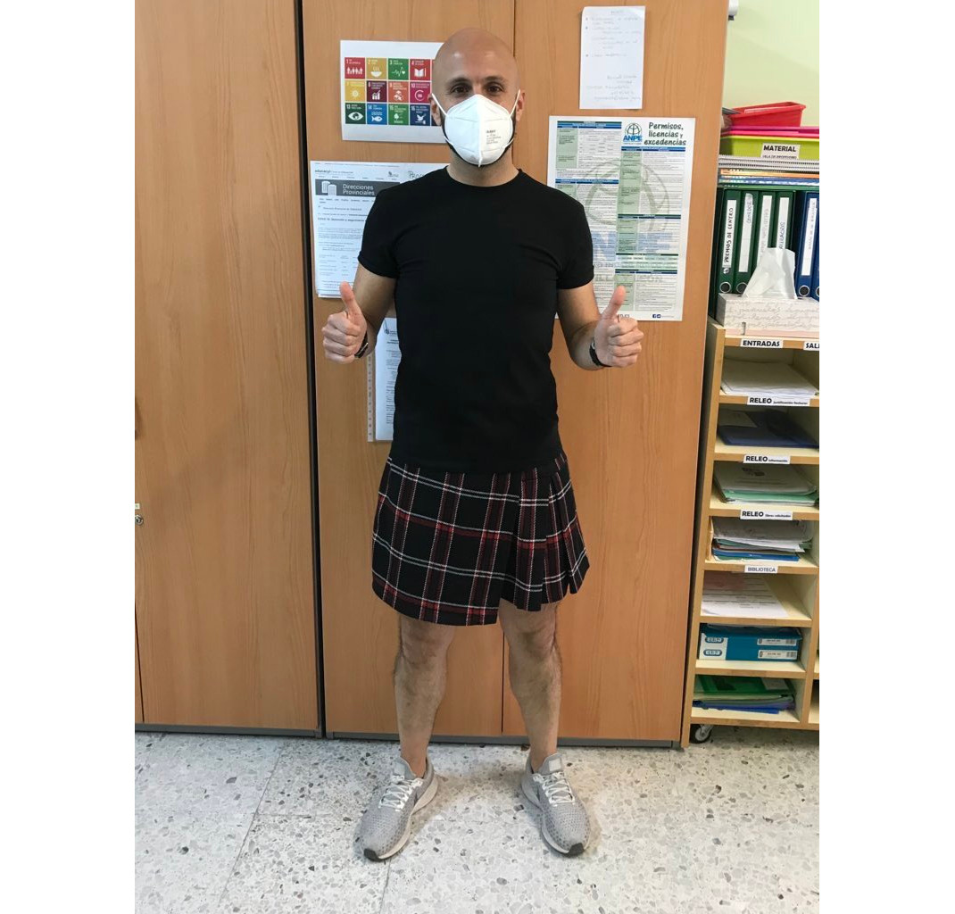 δάσκαλος με φούστα