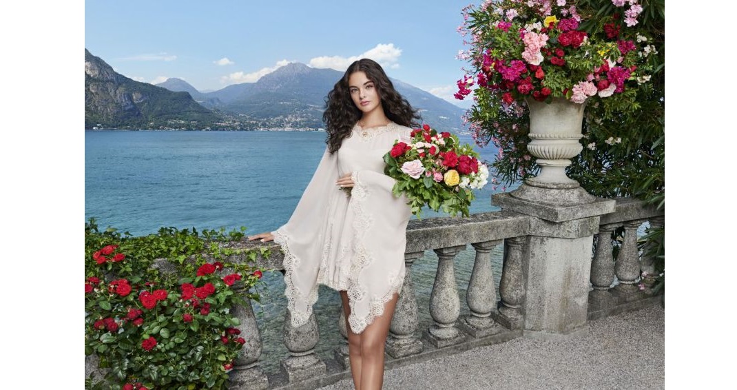 Η πανέμορφη κόρη της Μόνικα Μπελούτσι φωτογραφίζεται με φόντο τη Λίμνη Κόμο για τους Dolce & Gabbana
