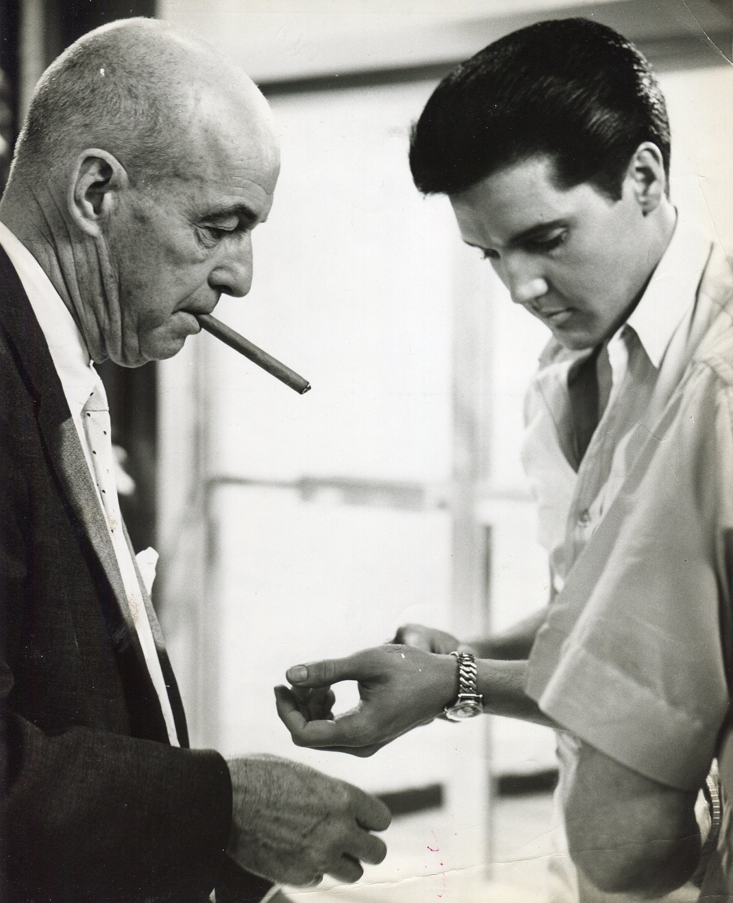 Έλβις Πρίσλεϊ και Τομ Πάρκερ το 1957