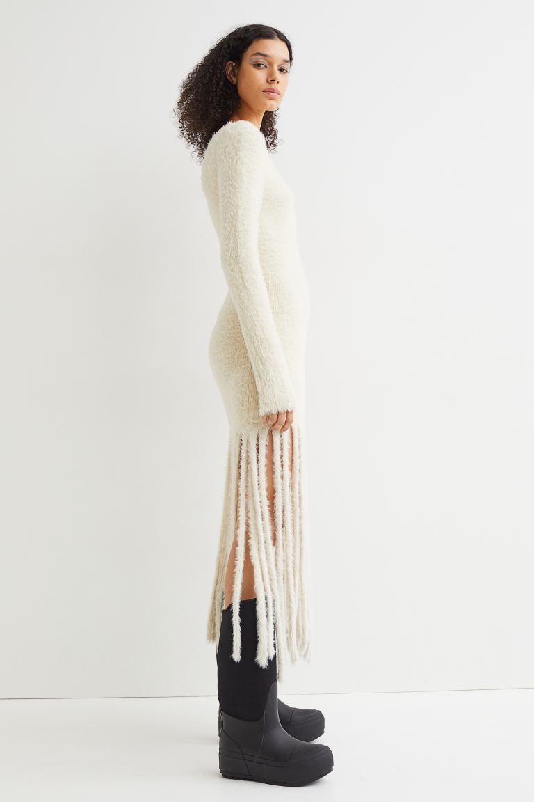 H Τόνια Σωτηροπούλου με πλεκτό φόρεμα από τα H&M 