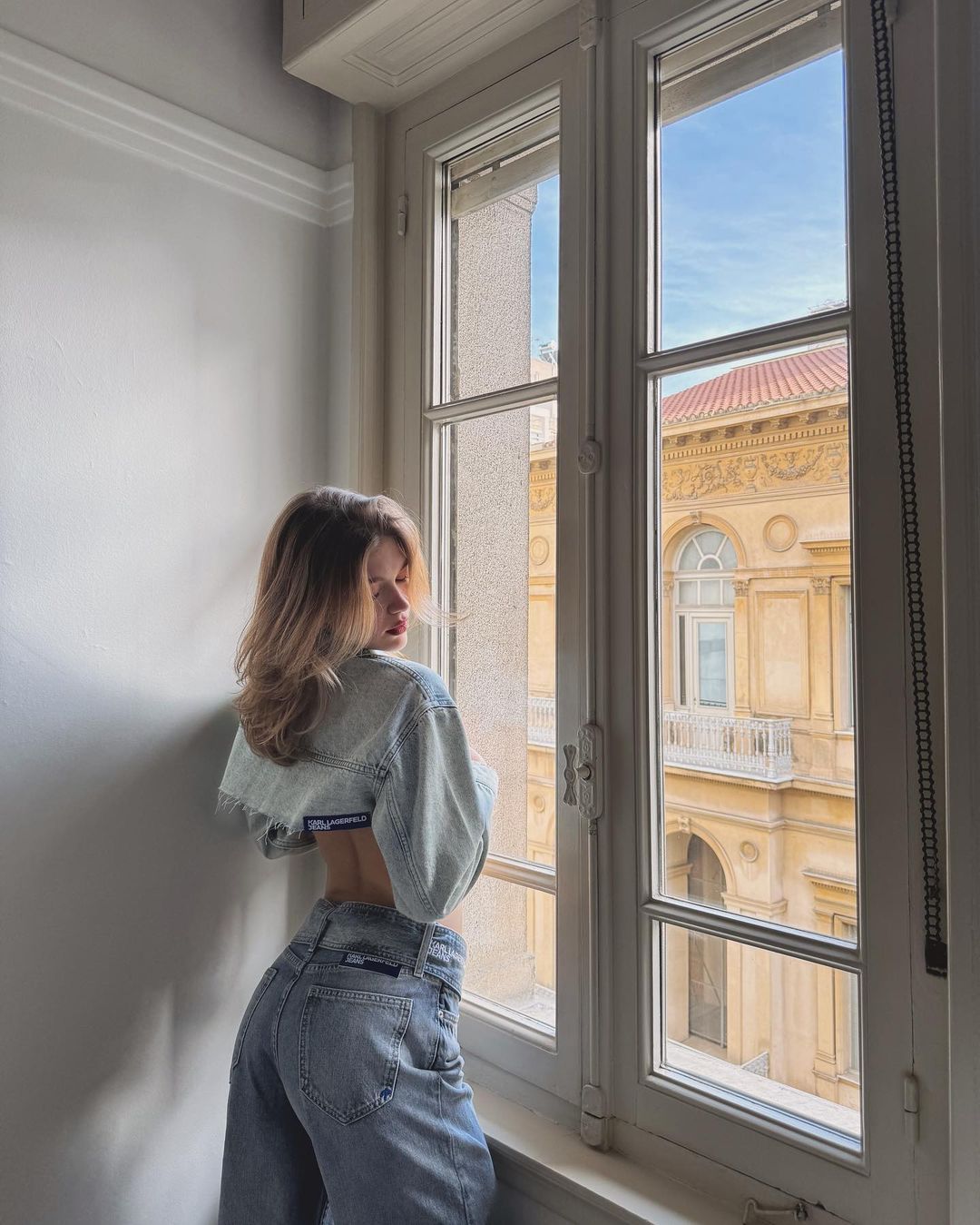 Η Κλέλια Ανδριολάτου τόπλες στο Instagram