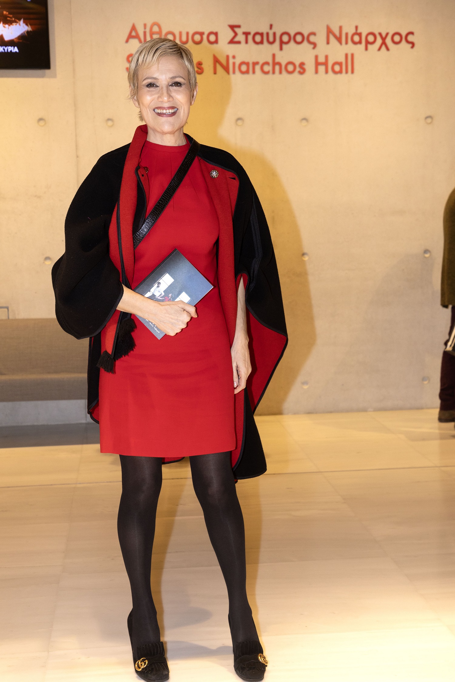 Η Κωνσταντίνα Μιχαήλ με κόκκινο φόρεμα