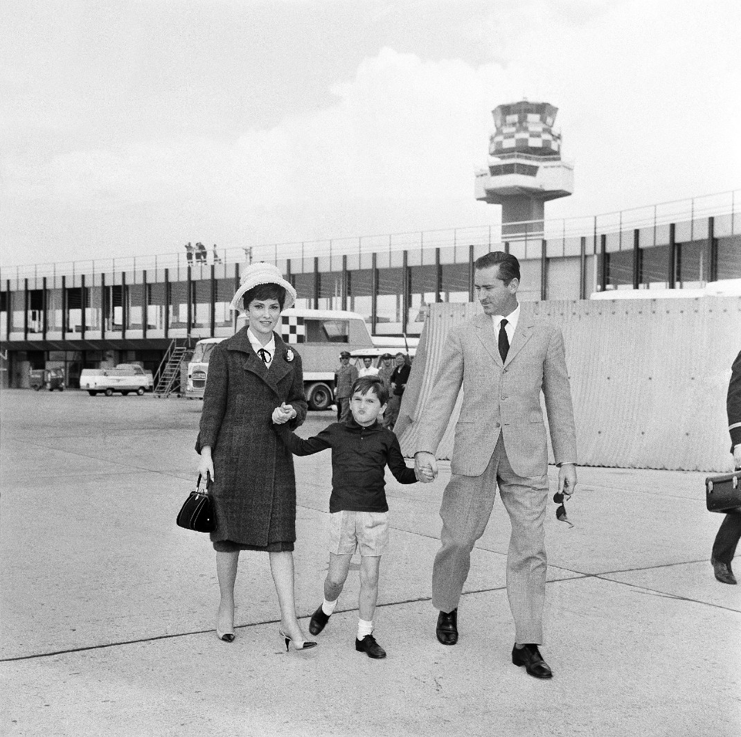 Η Λολομπρίτζιντα με τον πρώην σύζυγο της και το γιο τους