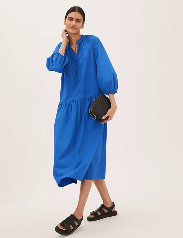 Η Ελένη Μενεγάκη με αέρινο shirt-dress από τα Marks and Spencer 
