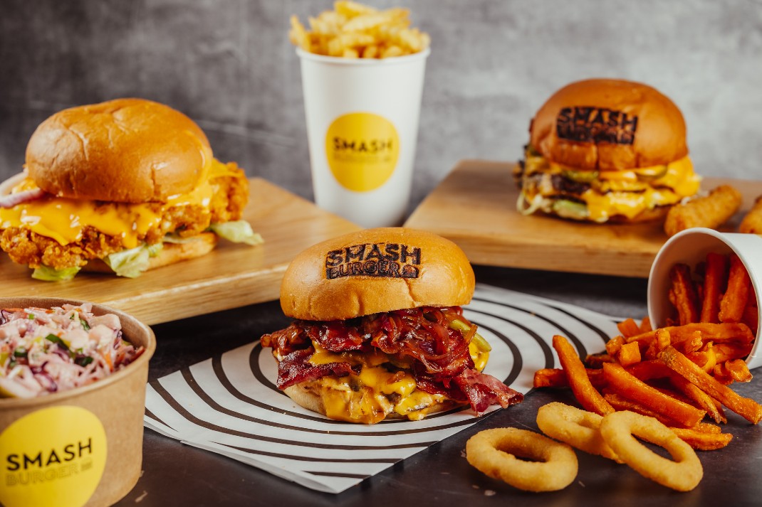 7 διαφορετικές επιλογές σε smash burgers.