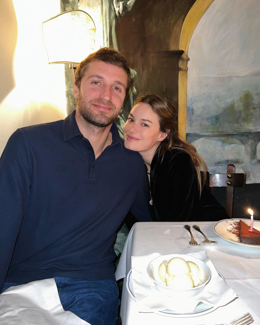Tεό Νιάρχος: Η σύντροφός του, Καμίλ Ρόου, είχε γενέθλια -Οι φωτό από το ταξίδι τους στην Ιταλία 