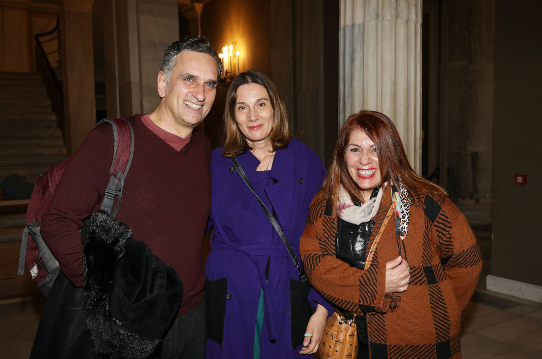 Νίκος Ψαρράς: Με τη σύζυγό του στην πρεμιέρα παράστασης που πρωταγωνιστεί