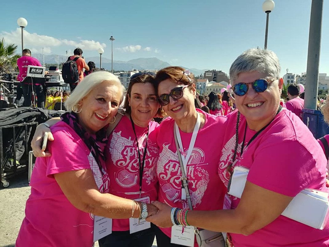 Η Λιολιώ Κολυπέρα μαζί με άλλες γυναίκες κατά του καρκίνου του μαστού