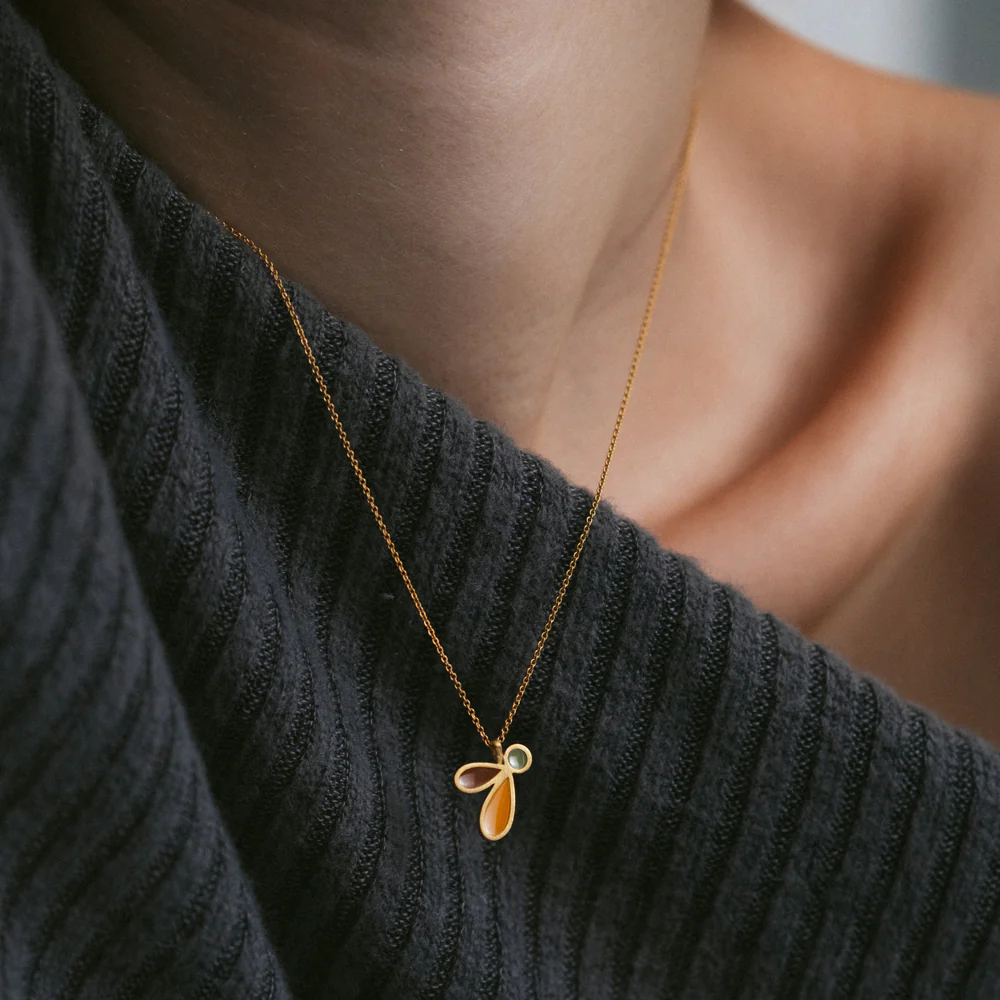 Αυτά τα 12 μίνιμαλ κολιέ είναι η πινελιά που χρειάζεται κάθε ντύσιμο για να  απογειωθεί | BOVARY