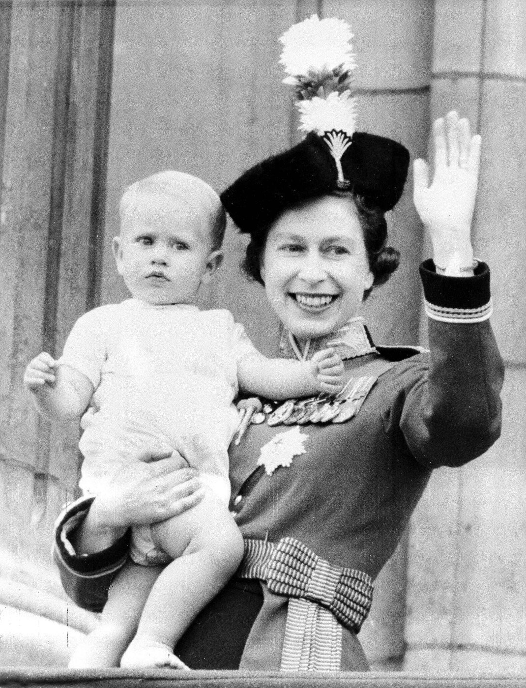 H βασίλισσα Ελισάβετ με τον μικρότερο γιο της, Εντουαρντ